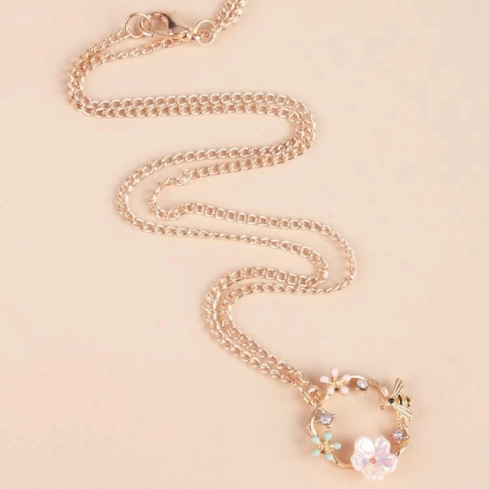 ❤️Flowers and Bee Pendant Gold Necklace - Picture 2 of 5